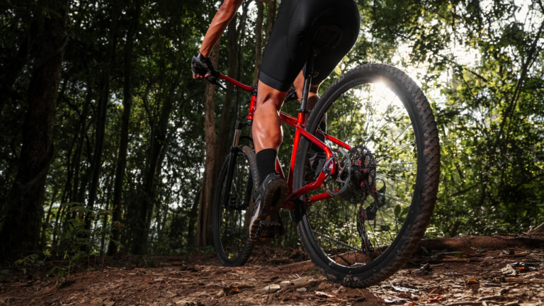 ¡El momento secreto para EXPLOTAR tu RENDIMIENTO en MTB!  La Ciencia Revela la Hora PERFECTA para Entrenar