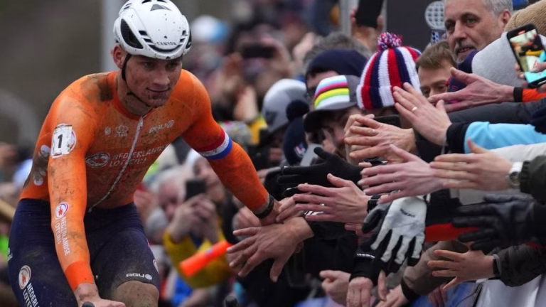 Mathieu van der Poel se corona en el Campeonato del Mundo de Ciclocross 2025 con una exhibición histórica