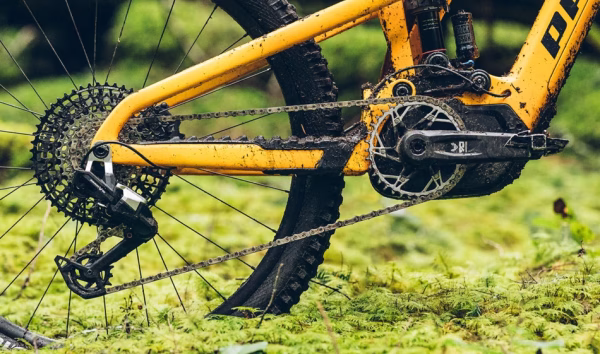 Nueva transmisión SRAM 90: Innovación mecánica a precio accesible