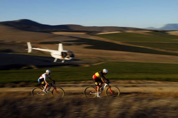 Cape Epic 2025 Etapa 4: Wilier Vittoria se impone en un sprint épico y SCOTT-SRAM mantiene el liderato