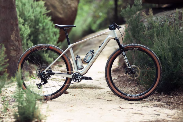 La nueva Canyon Exceed 2025: rapidez y ligereza redefinidas