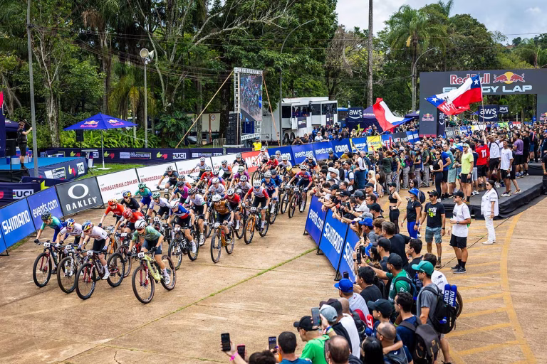 Jenny Rissveds conquista Araxá con una victoria incontestable en la Copa del Mundo XCO