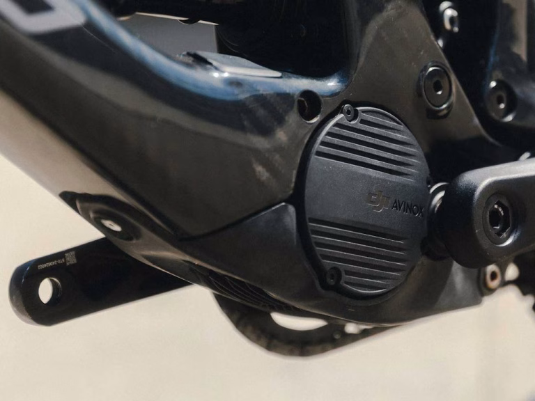 DJI libera los 1.000W permanentes del motor Avinox: más potencia, más control