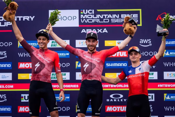 Specialized arrasa en la Copa del Mundo de Araxá con un triplete inolvidable