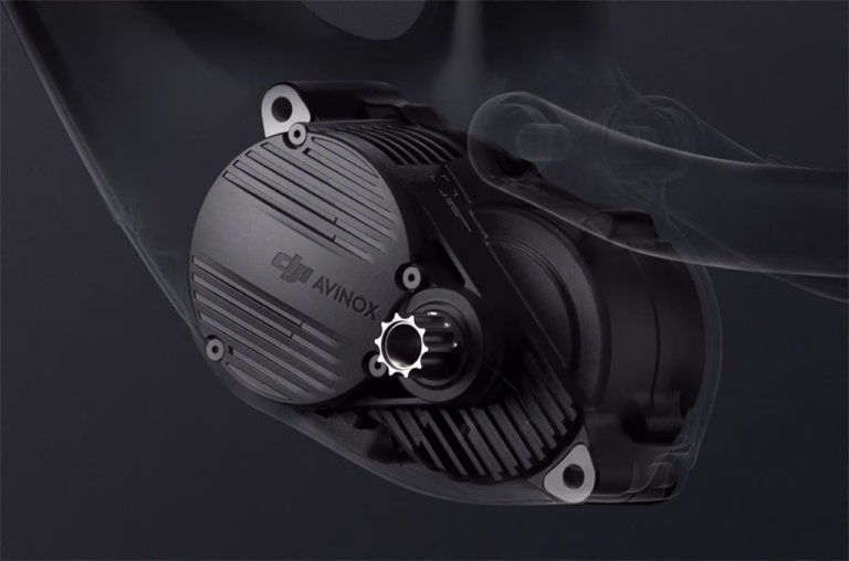 DJI rompe el silencio: así arremete contra las limitaciones de potencia en e-MTB y las tácticas comerciales de la competencia